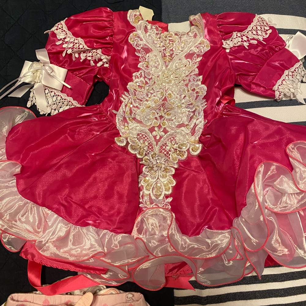 Pink dress fits 12-24 month maybe even a 3T